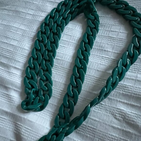 Detachable Cross Body Resin Link Chain - Picture 2 of 3